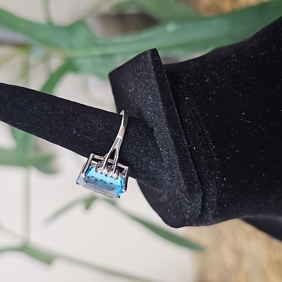 London blue topaz, topaz, and sterling silver cocktail ring - Picture 3 of 7